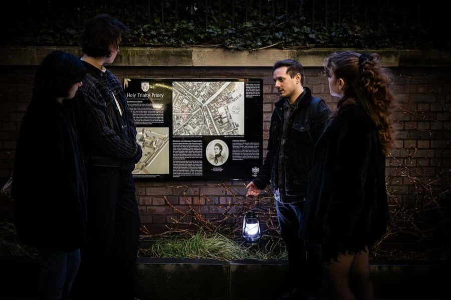 London: Jack the Ripper Night Walking Tour in Whitechapel - St Botolph without Aldgate: the evidence story comes together