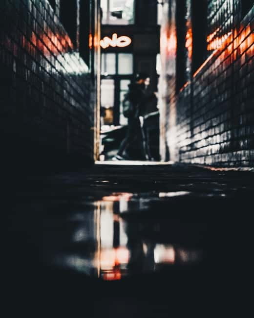 London: Jack the Ripper Tour and Underground Prison in Spanish - Following the Ripper story through Mitre Square and Spitalfields