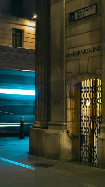 London: Jack the Ripper Tour and Underground Prison in Spanish - Finding St Botolph without Aldgate (and why the meeting point helps)