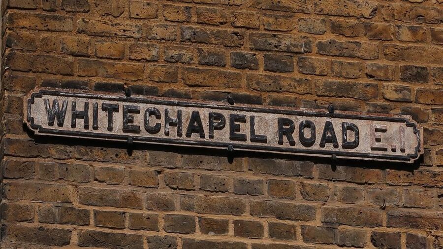 London: Jack the Ripper tour in Spanish (RLA Winner) - Flower and Dean Walk, then Banglatown Arch: the neighborhood tells a story