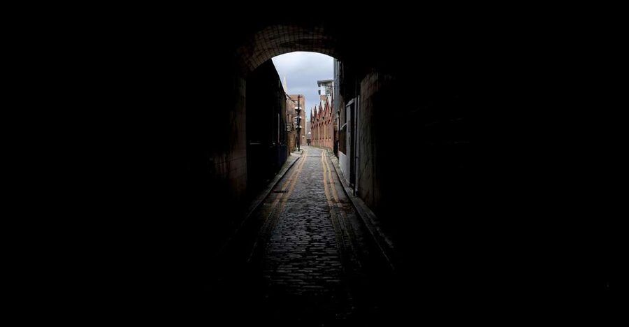 London: Jack the Ripper tour in Spanish (RLA Winner) - Starting at St Marys Whitechapel Church Memorial: setting the tone
