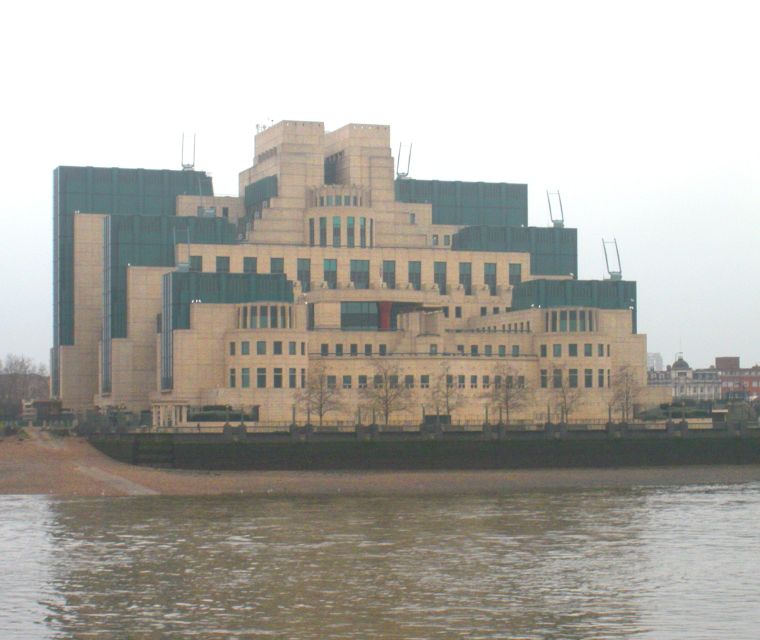 London: James Bond Shooting Locations Tour by Black Taxi - How This Black Taxi Bond Tour Works in 4 Hours