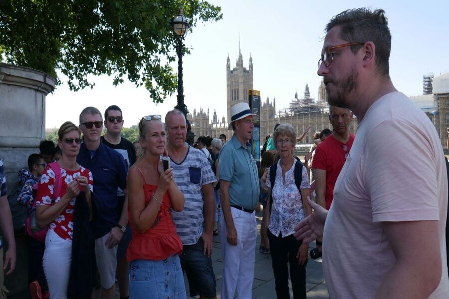 London: James Bond Small Group Mini Coach Tour - The mini coach format: why it works better than a self-guided Bond crawl