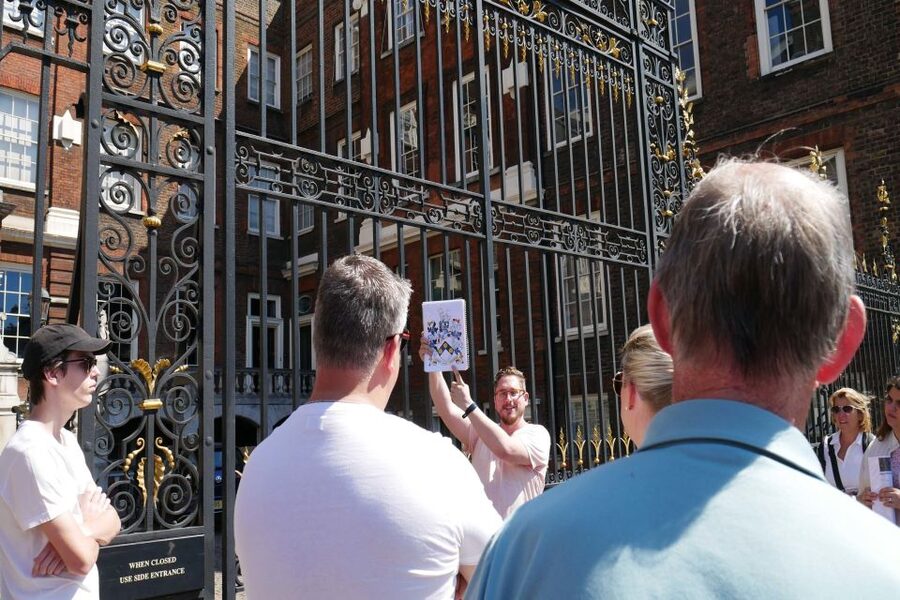 London: James Bond Small Group Mini Coach Tour - St Petersburg Square from Goldeneye