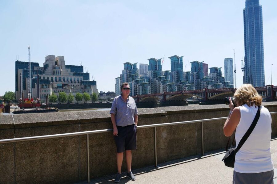 London: James Bond Small Group Mini Coach Tour - Finding your meeting spot at Blackfriars Tube (and why it’s convenient)