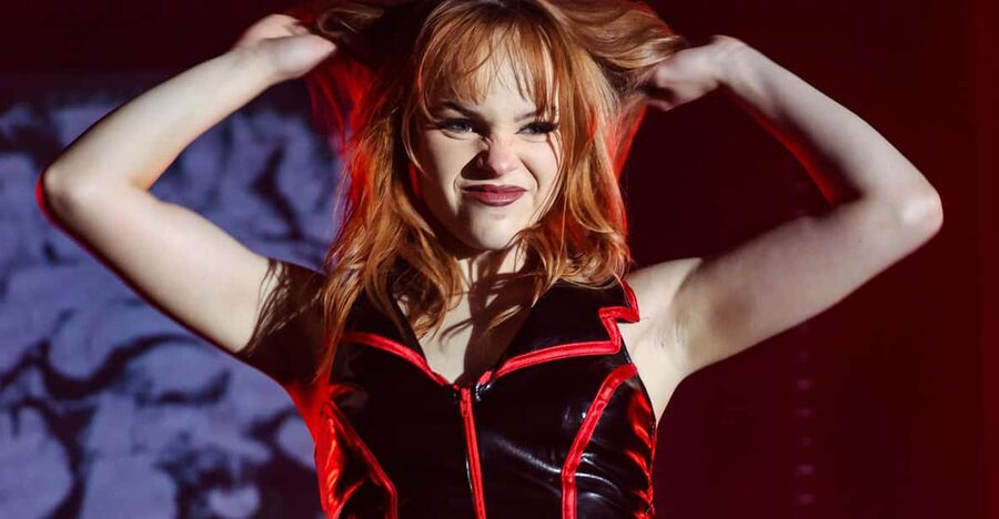 London: Kabaret Exposé - The show itself: from candlelit theatre to stage acts