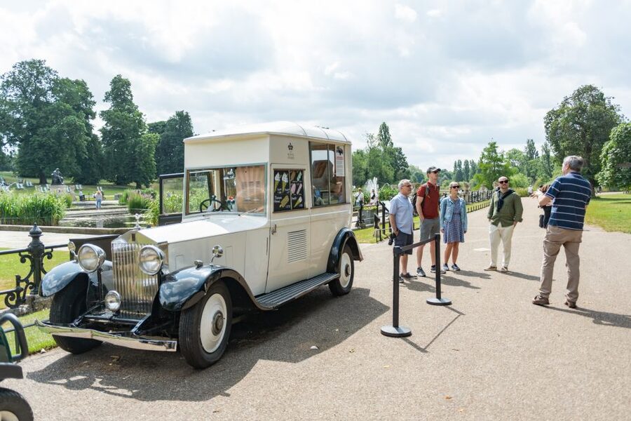 London: Kensington Palace Afternoon Tea & Guided Walk - Starting at Queensway Station: Easy, Central, and Clear