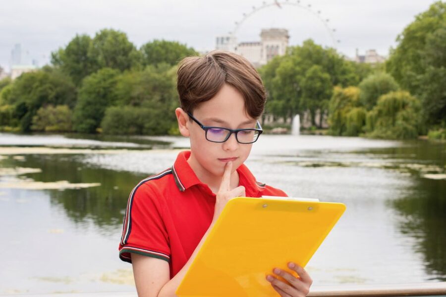 London: Kids Activity Tour in English or German - Julia the Guide: Austrian, Qualified, and Focused on Kids