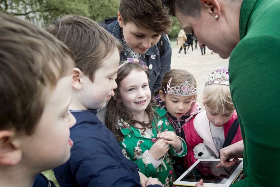 London: Kids Activity Tour in English or German - A Private Family Tour Built for Ages 6–14