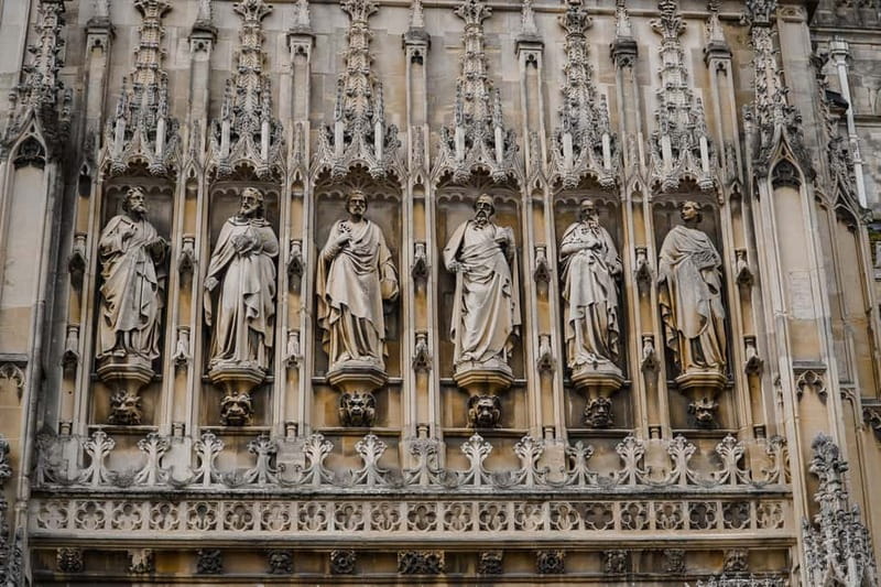 London: Lacock & The Cotswolds Harry Potter Small Group Tour - Gloucester Cathedral as Hogwarts: Gothic halls, vaulted ceilings, and big scale