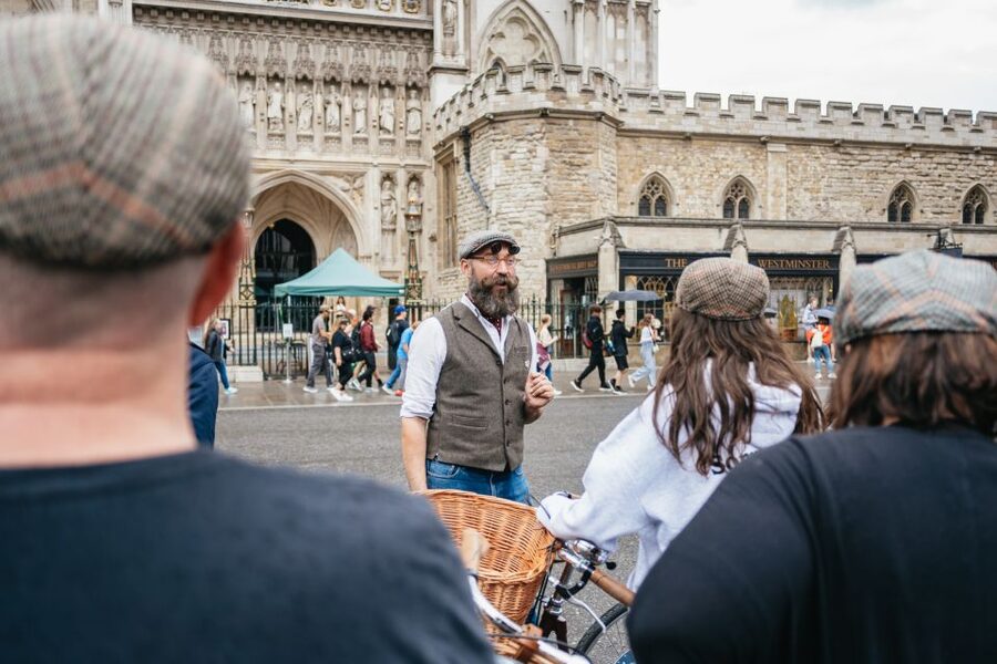 London: Landmarks & Secrets Bike Tour with Pub & Street Art - What the pace feels like (and who should choose this tour)