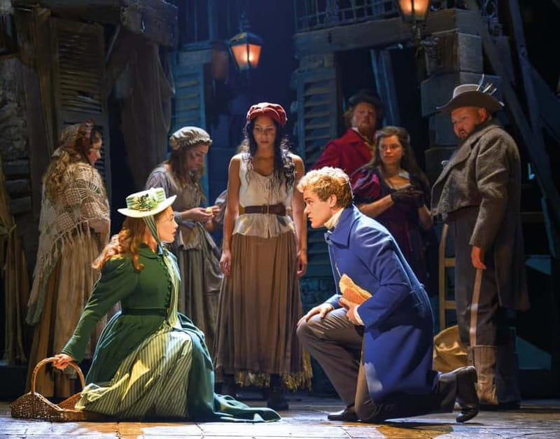 London: Les Misérables and 3-Course Meal & Sparkling Wine - Why this Les Misérables dinner-and-seat combo works