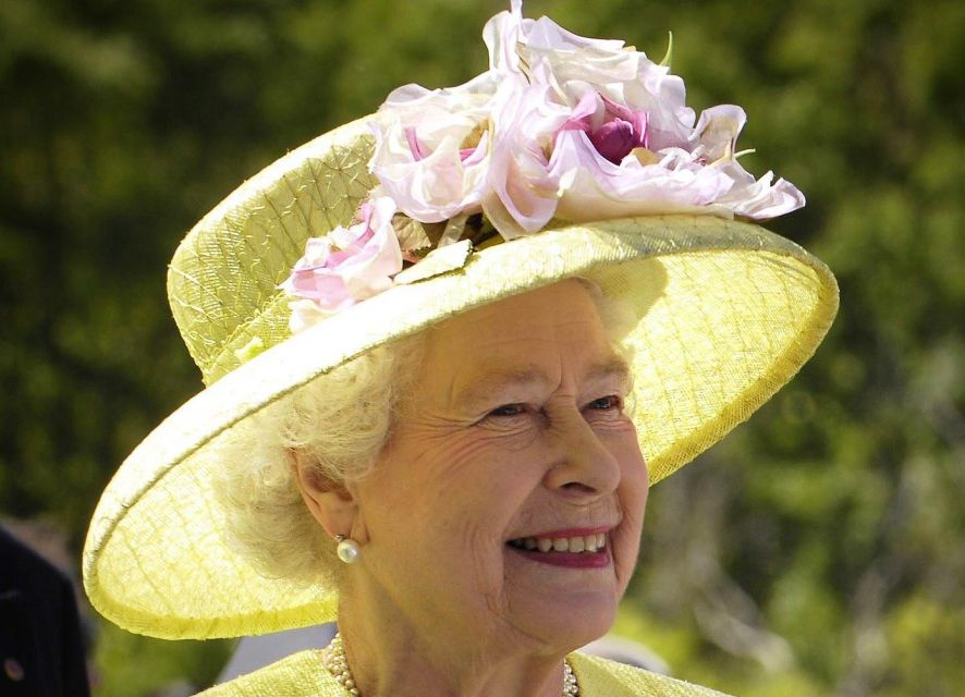 London: Life and Legacy of Queen Elizabeth II Private Tour - Westminster Abbey and the major life events tied to the Crown