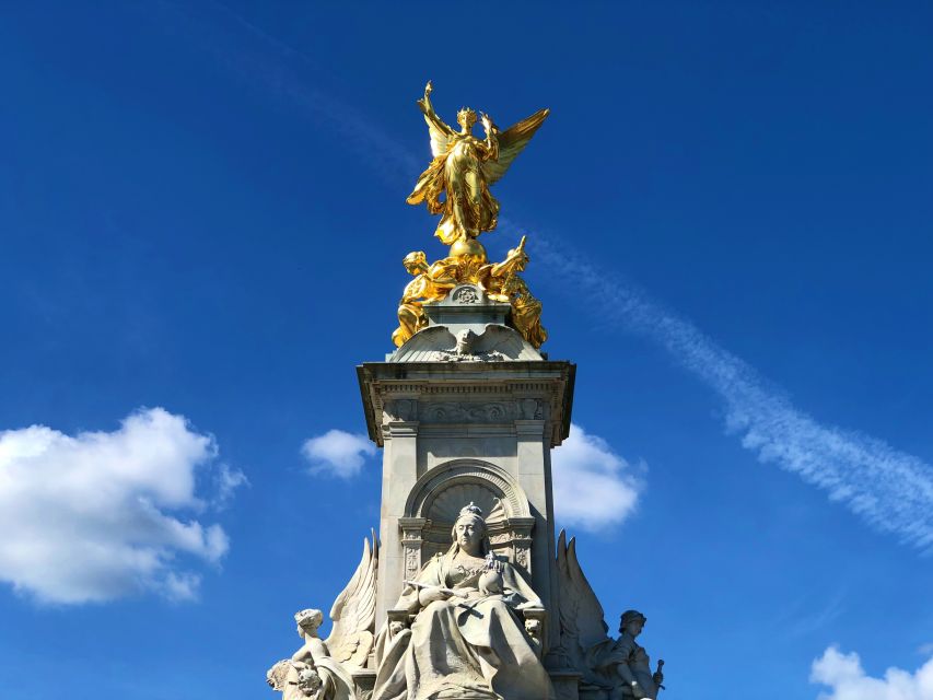 London: Life and Legacy of Queen Elizabeth II Private Tour - Whitehall, Big Ben, and why the monarchy sits next to politics