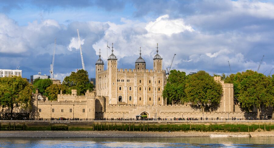London: London Sightseeing Walking Tour with 30+ Sights - Big Ben to Buckingham Palace: how the royal finale plays out