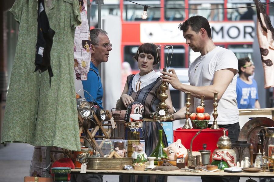 London: Markets, Street Art, and Camden Town Walking Tour - The metro segment: using transit as part of the experience