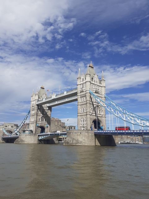 London: Medieval History Walking Tour from The Tower - London Bridge and Borough Market: the medieval city eating, trading, and arguing