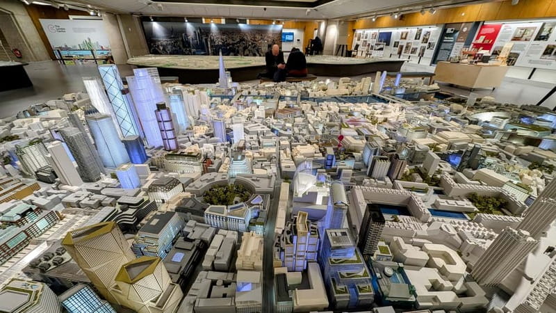 London: Modern Architecture & Building Guided Walking Tour - The Leadenhall Building and St Mary Axe: When Architecture Gets Technical