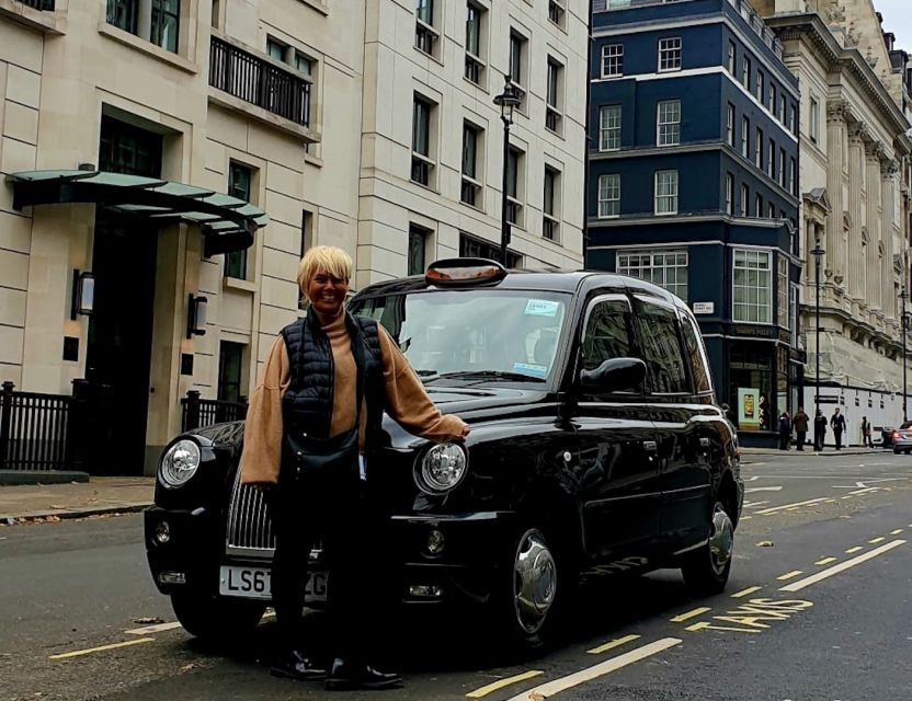 London: Monuments & Back Streets Guided Tour in Black Taxi - The black taxi format: why this tour feels faster than sightseeing alone