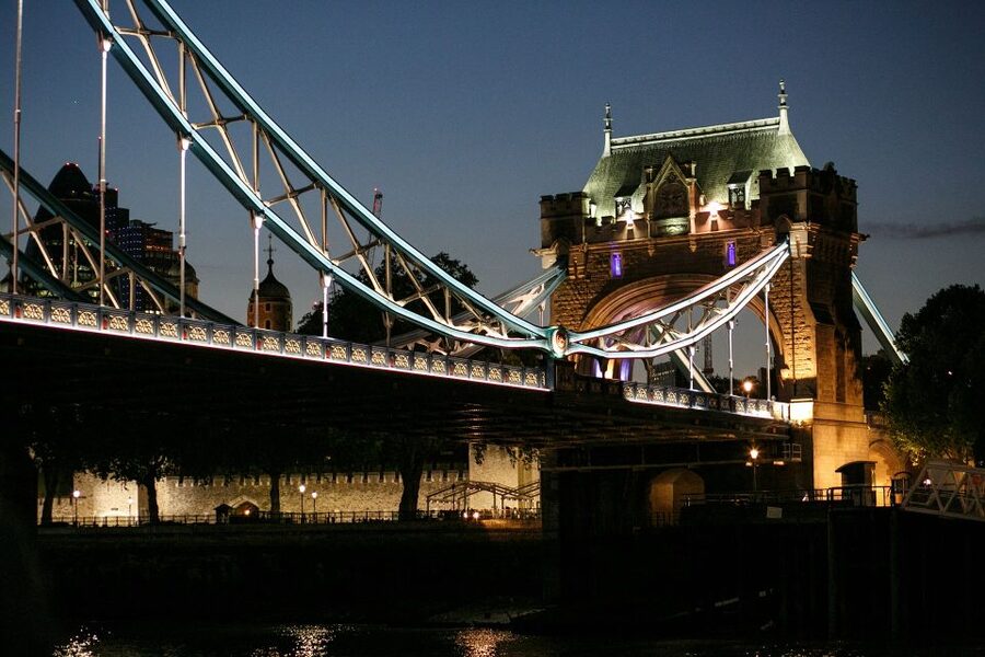 London: Murder Mystery Cruise With 3-Course Dinner - The 3-course dinner: when included food improves the night