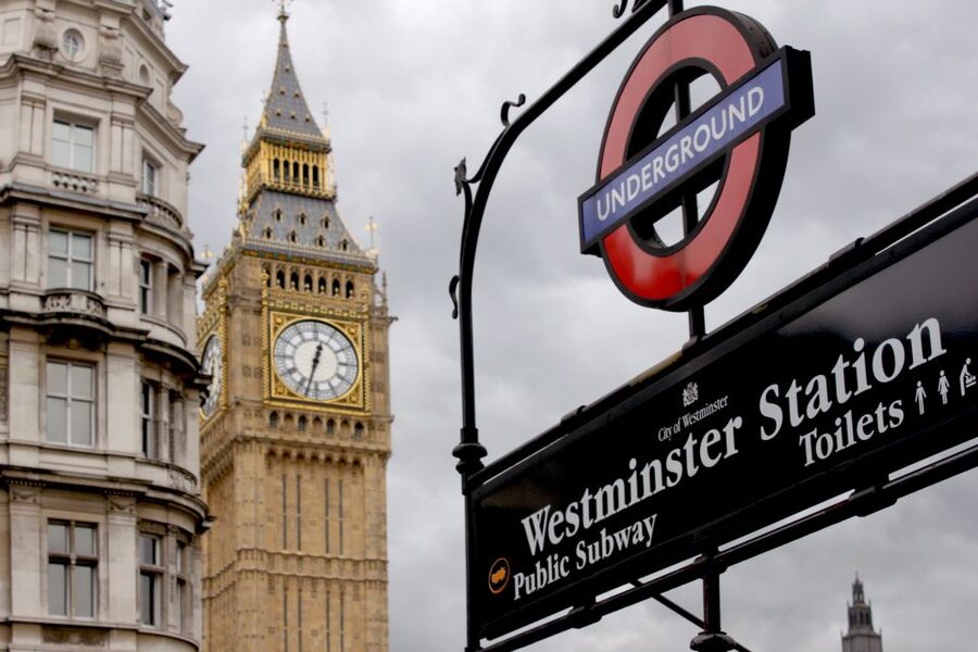 London Must-See 3 Hours Walking Tour - 10 Downing Street and Horse Guards Parade: the political and ceremonial flip