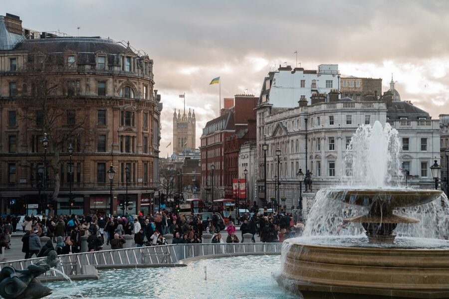 London Must-See 3 Hours Walking Tour - Piccadilly Circus to Waterloo Place: fast orientation with real street texture