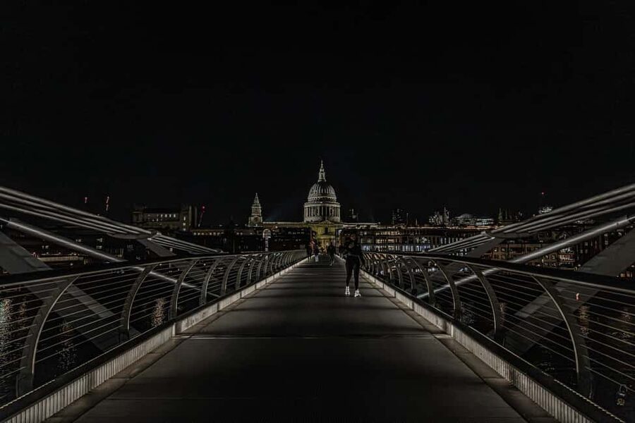 London Night Walking Tour: Ghosts & Haunting Legends - A tight 2-hour night walk built for spooky storytelling