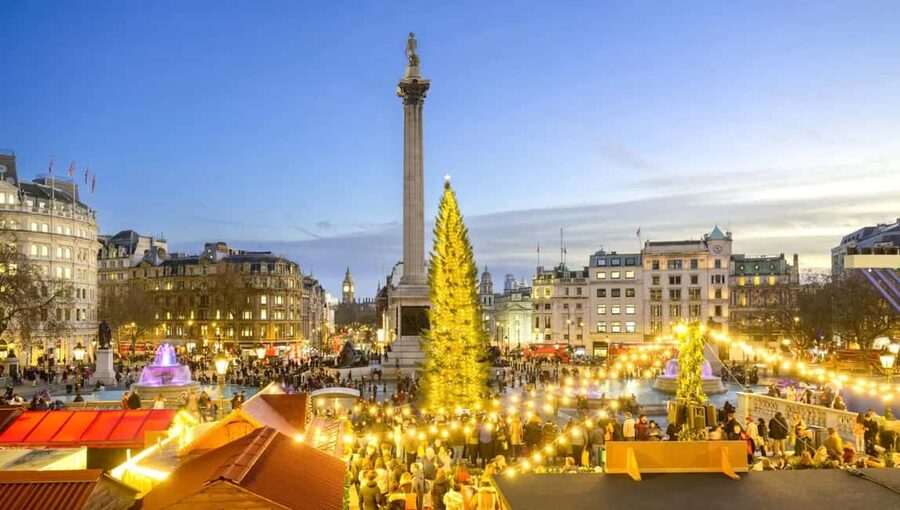 London: North Pole Express Tour with Santa & Festive Fun - Coziness is part of the ticket price