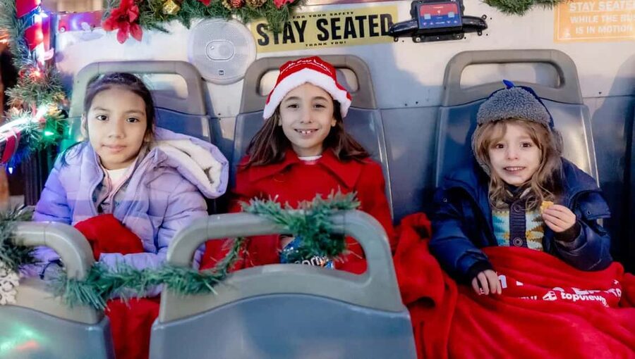 London: North Pole Express Tour with Santa & Festive Fun - Music, stories, and the holiday rhythm on the bus