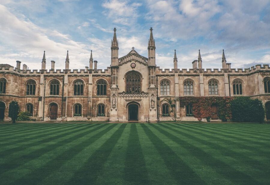 London: Oxford and Cambridge University Town Tour with Guide - How the day flows: from Earls Court to two university towns