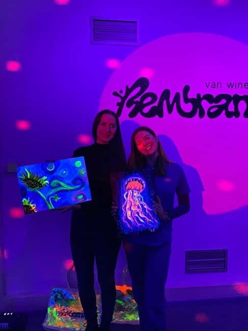 London: Paint and Sip in the Dark with Bottomless Drinks - Bottomless drinks and music: the vibe is the product