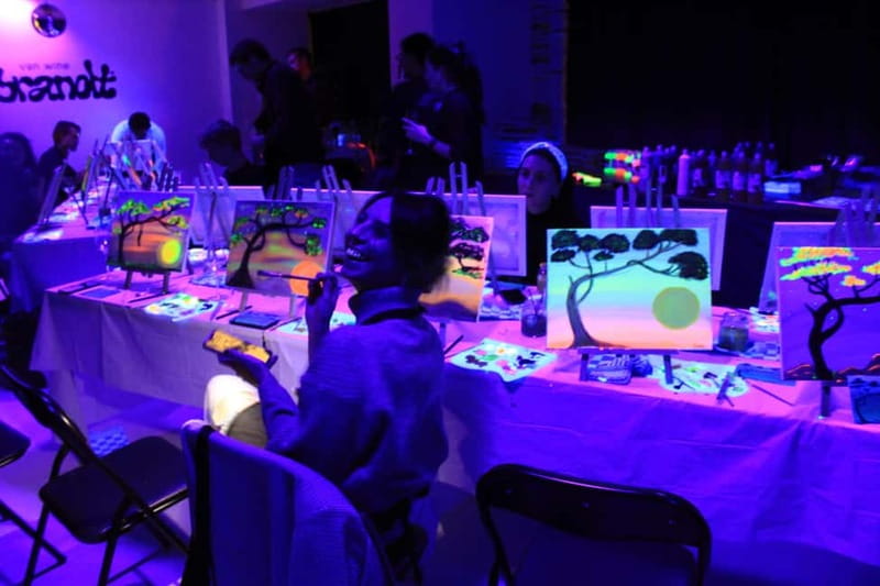 London: Paint and Sip in the Dark with Bottomless Drinks - Should you book Rembrandt van Wine, Paint & Sip in the Dark?