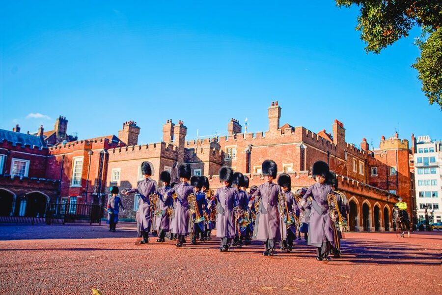 London: Palaces and Parliament Walking Tour - From the Ritz meeting point to an easy start by Green Park