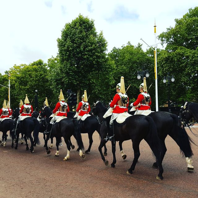 London: Palaces and Parliament Walking Tour - Walking time, breaks, and crowd reality (what to plan for)
