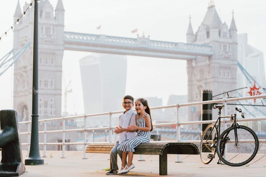 London: Personal Travel & Vacation Photographer - The Photo Style: Discreet, Contemporary, and Candid