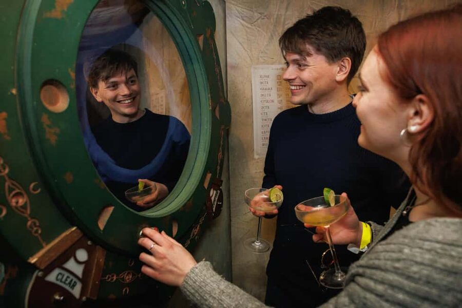 London: Phantom Peak Immersive Experience - Your game controller: smartphone + Jonassist quest trails