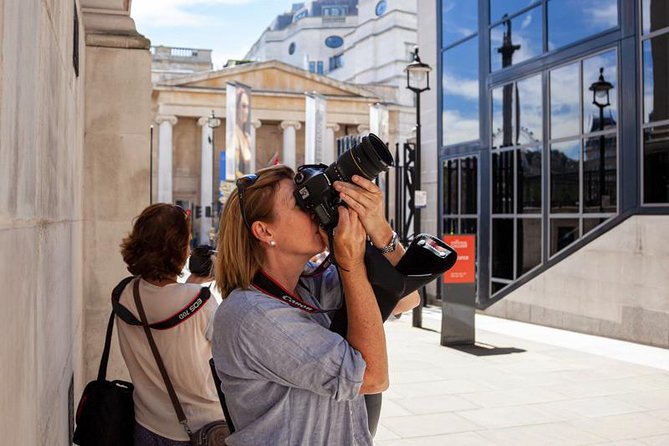 London Photography Tour - Private Tour - Piccadilly Circus working break—camera handling, white balance, and buses