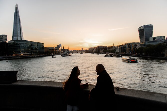 London photoshoot with Pro photographer. Prewedding/Individual/Family - Millennium Bridge: The Quick Turn to Modern Drama