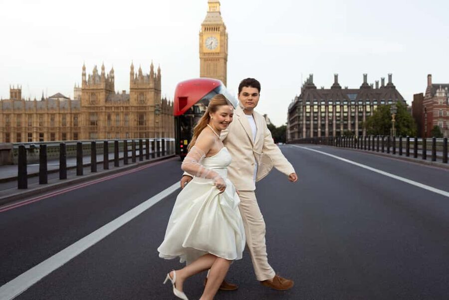 London Portraits Tour – Receive All Photos Same Day - Where We Meet by Westminster Bridge and How the Session Moves