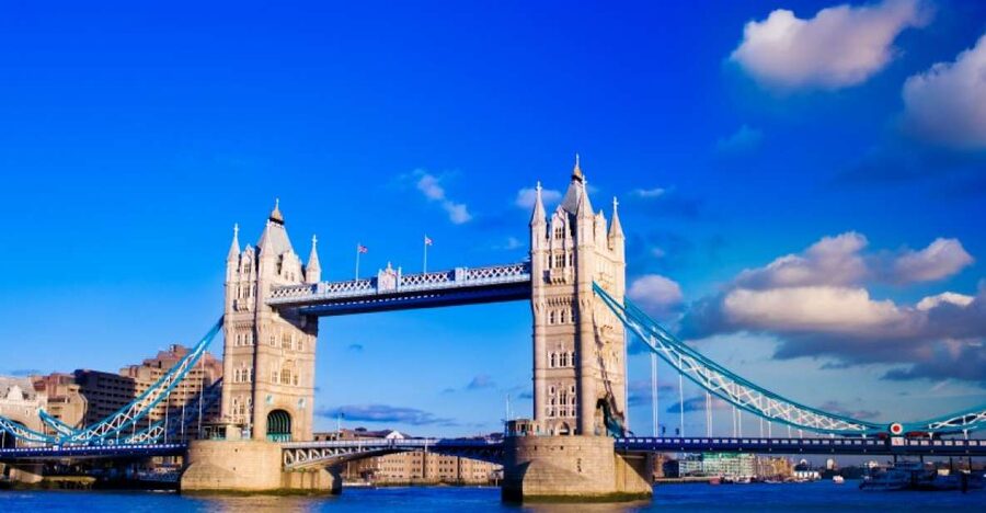 London Private 4-Hour Taxi Tour - Getting into a London black cab with a real London guide