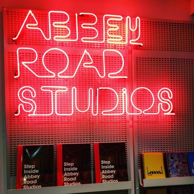 London: Private Beatles Taxi Tour - Sloane Square and Soho Square: orientation plus the right stories