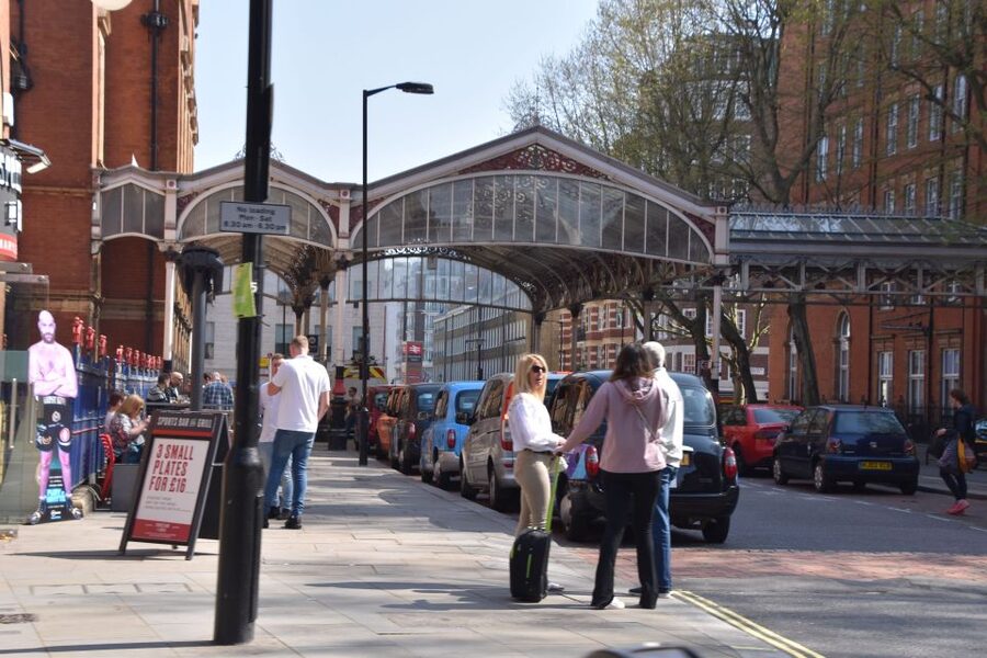 London: Private Beatles Taxi Tour - Trident Studios and recording in 1960s London