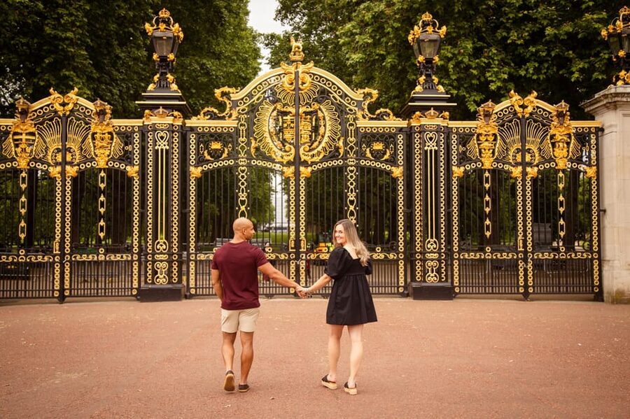 London: Private Couples Photography Session with Landmarks - Your Private Gallery Link in Under 48 Hours