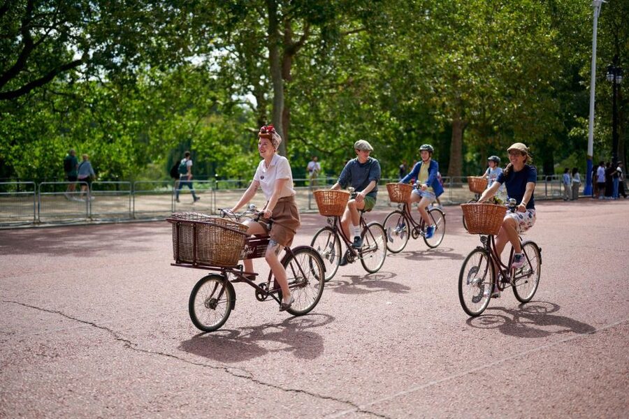 London: Private Family Guided Bike Tour with Childseats - Weather, Rain Ponchos, and the Real-Life City Factor