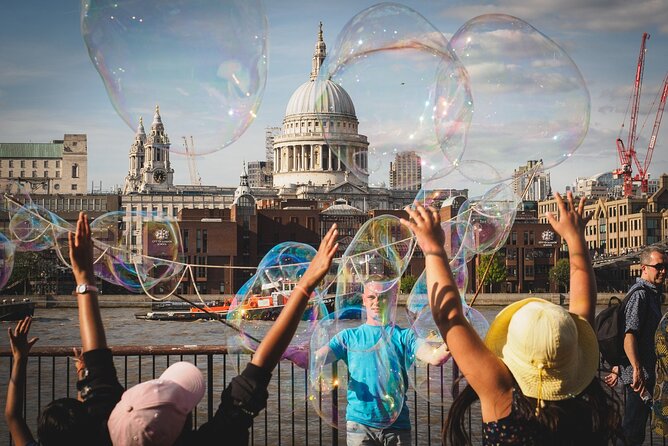 London Private Family Tour Museum Visit for Kids and Games - Trafalgar Square and Leicester Square in 40 minutes