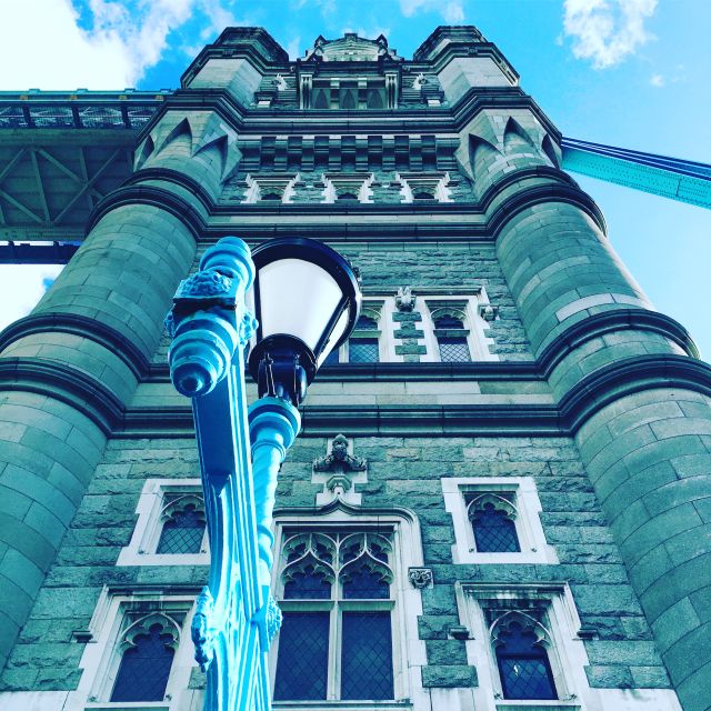 London: Private Intro Walk with a Local Guide - From Canada Gate to Buckingham Palace: how the walk starts strong