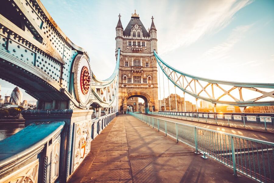 London Private Jewish History, Synagogues and Holocaust Tour - Tower Hill to Tower of London: why this start matters