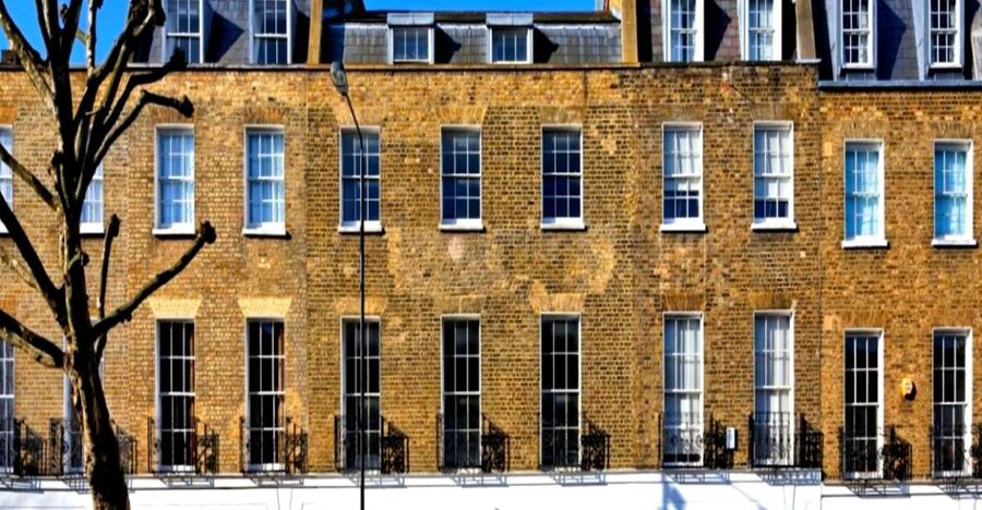 London Private Jewish History, Synagogues and Holocaust Tour - Bevis Marks Synagogue (exterior only) and the Sephardic thread