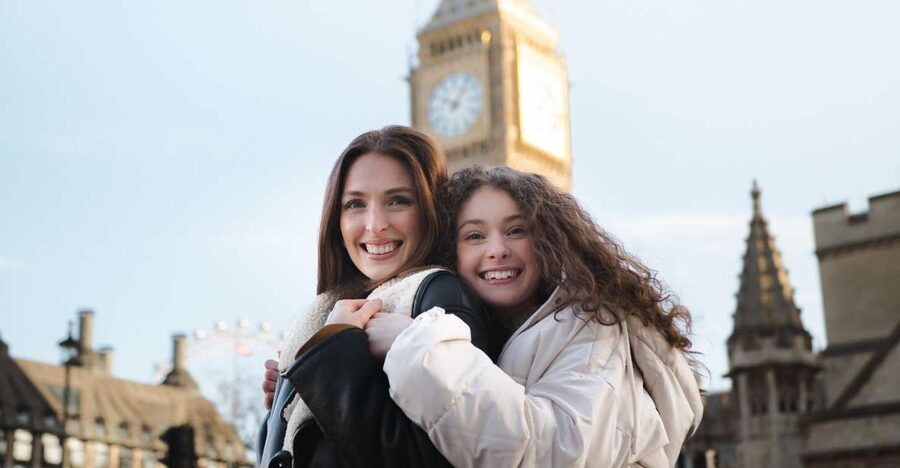 London: Private Landmark Tour with Professional Photographer - Starting at Queen Victoria Memorial: the easy way to begin