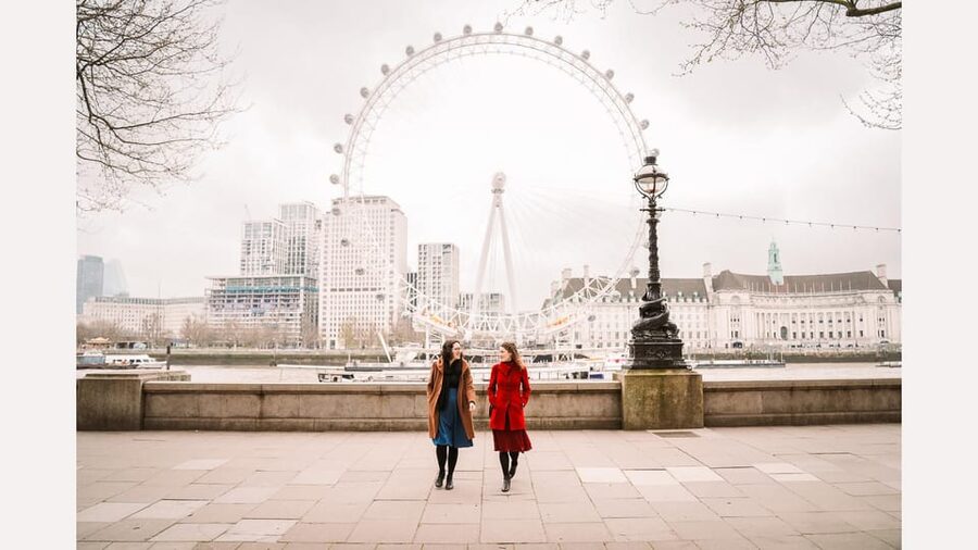 London: Private Photography with Professional Photographer - A 60-Minute Private Shoot: What Happens While You’re Walking